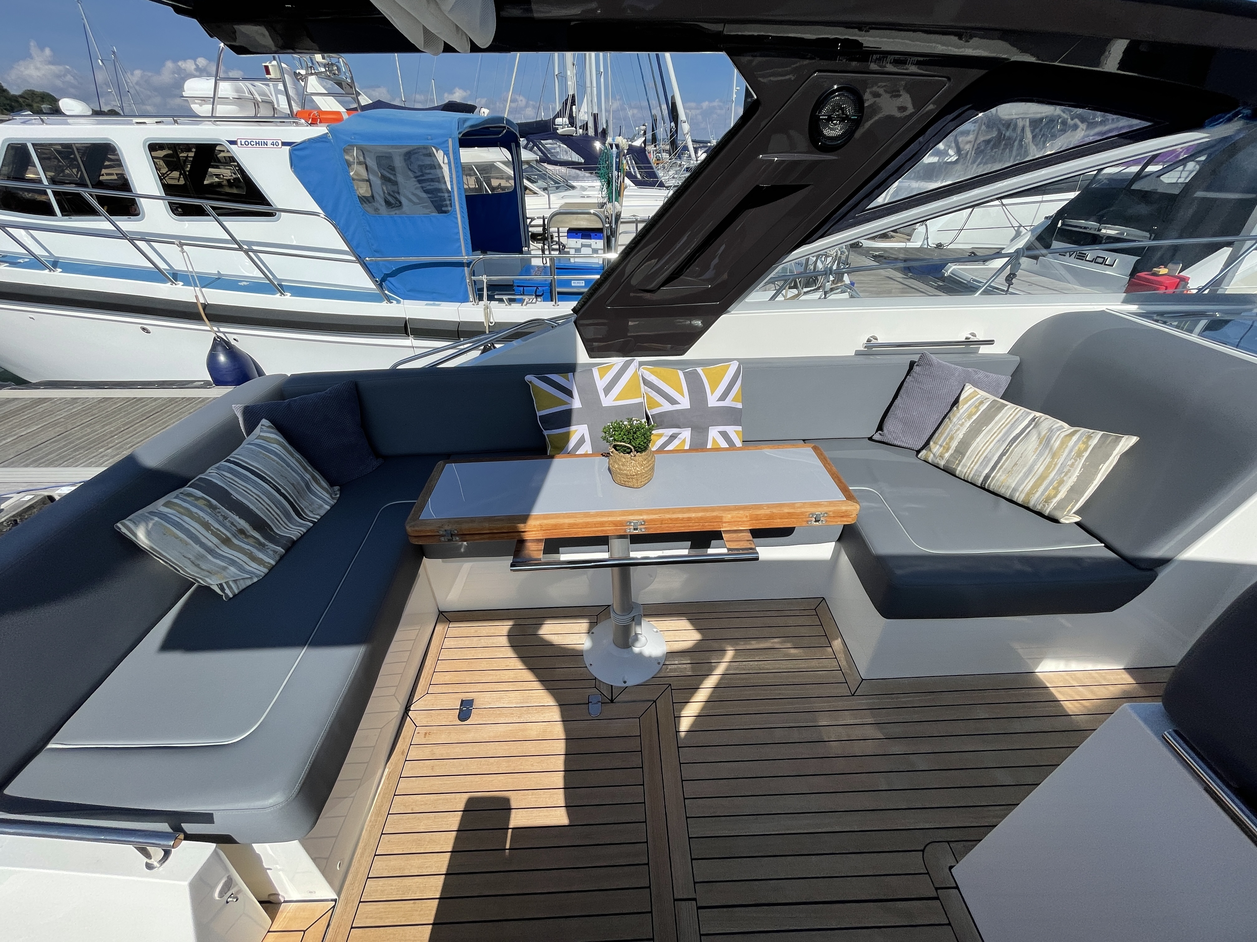 SOLD. 2008 Model Sealine SC35, 2 x Volvo Penta D4 (300hp) Inboard Diesels.