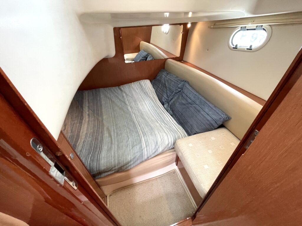 Sold. 2008 Built Jeanneau Prestige 34 S. 2 x Volvo Penta D4 260hp Inboard Diesel Engines.