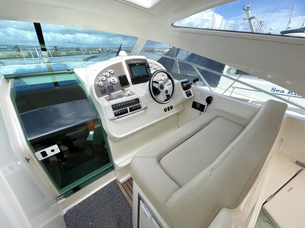 Sold. 2008 Built Jeanneau Prestige 34 S. 2 x Volvo Penta D4 260hp Inboard Diesel Engines.